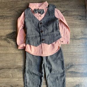3-4T Boys 4 piece vest, bowtie, pink dress shirt and pants. Size 3-4T (110 size)